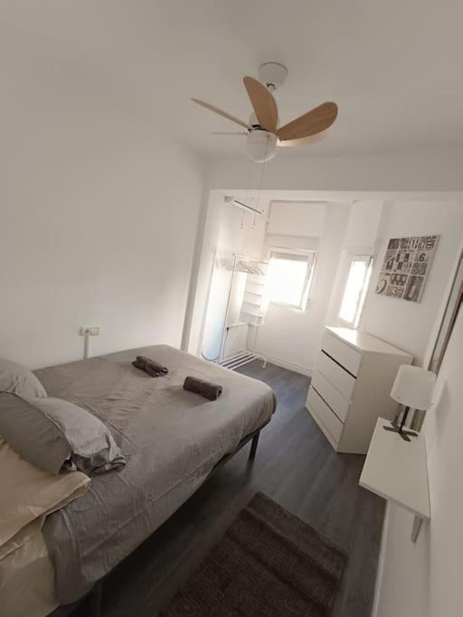 Estupendo Piso Renovado A 30 Metros De La Playa Apartment Алмерия Екстериор снимка