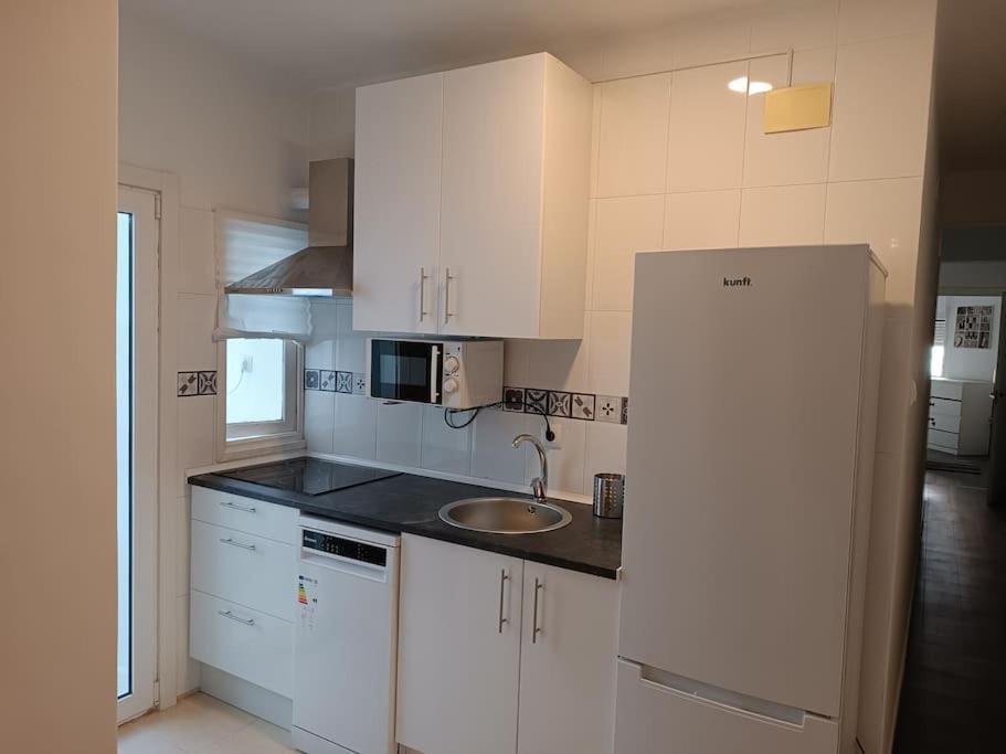 Estupendo Piso Renovado A 30 Metros De La Playa Apartment Алмерия Екстериор снимка