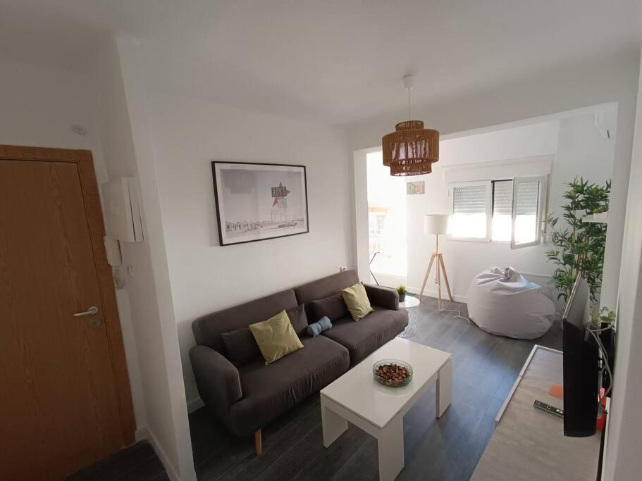 Estupendo Piso Renovado A 30 Metros De La Playa Apartment Алмерия Екстериор снимка