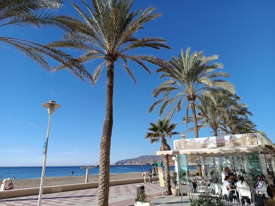 Estupendo Piso Renovado A 30 Metros De La Playa Apartment Алмерия Екстериор снимка