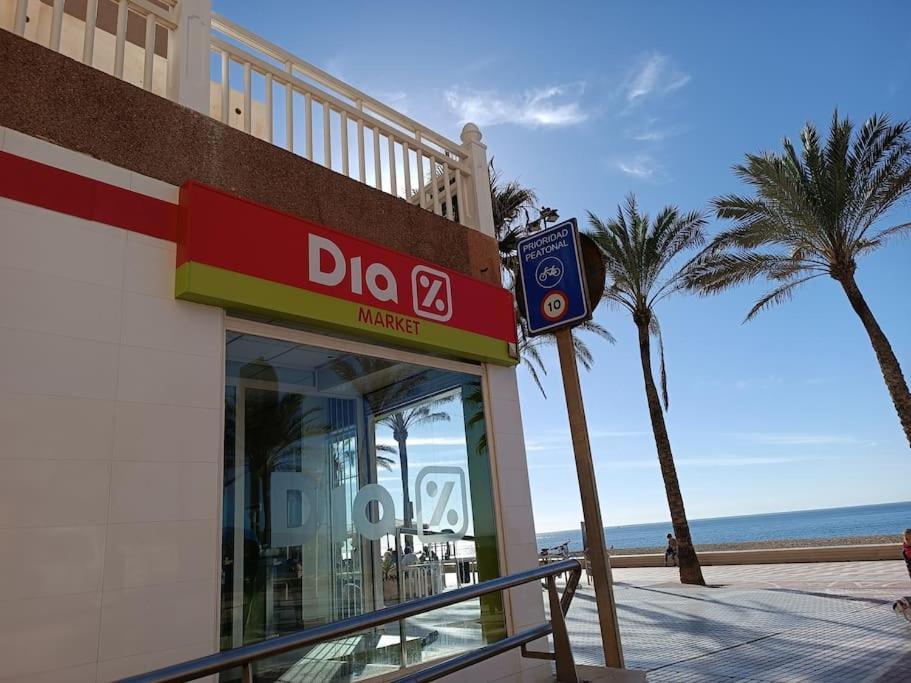 Estupendo Piso Renovado A 30 Metros De La Playa Apartment Алмерия Екстериор снимка