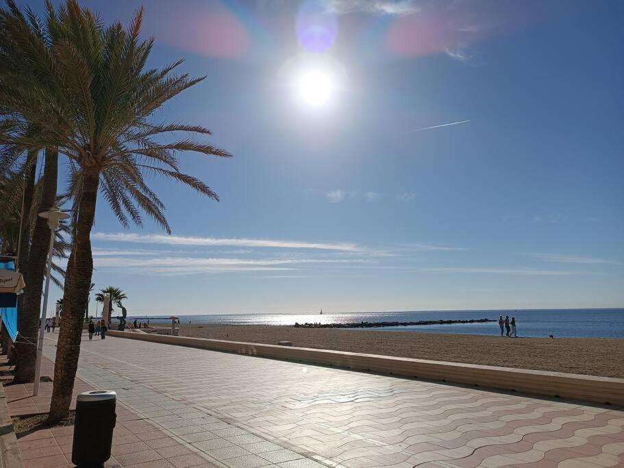 Estupendo Piso Renovado A 30 Metros De La Playa Apartment Алмерия Екстериор снимка