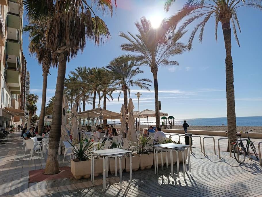 Estupendo Piso Renovado A 30 Metros De La Playa Apartment Алмерия Екстериор снимка