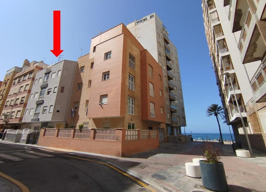 Estupendo Piso Renovado A 30 Metros De La Playa Apartment Алмерия Екстериор снимка
